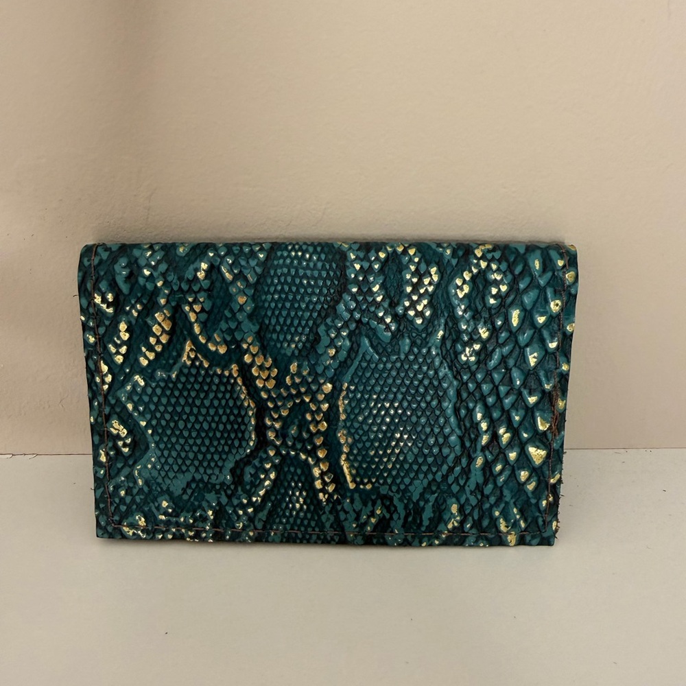 Refurbished Designer Teal Snakeskin Card Holder - Picture 2 of 4